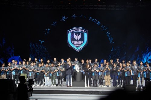 多名年轻球 多名年轻球